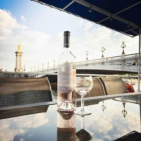 Båthotell Peniche De Charme Au Pont Alexandre Iii *