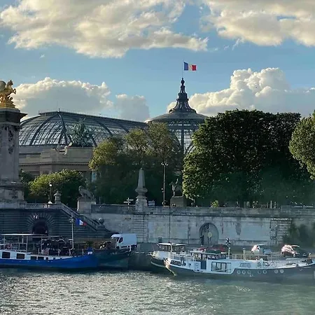 Peniche De Charme Au Pont Alexandre Iii