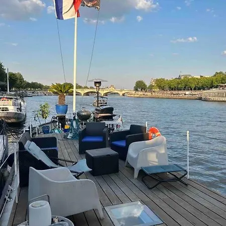Peniche De Charme Au Pont Alexandre Iii