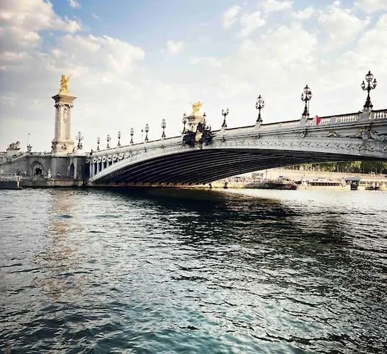 Peniche De Charme Au Pont Alexandre Iii Paris