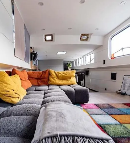 Botel Peniche De Charme Au Pont Alexandre Iii *