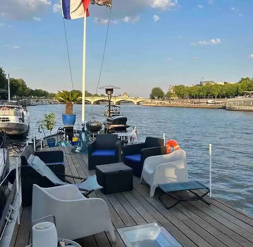 Peniche De Charme Au Pont Alexandre Iii